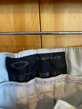 Load image into Gallery viewer, Size 32 Oakley Men's Pants
