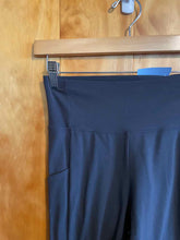 Load image into Gallery viewer, Size Small REI Black Women's Leggings
