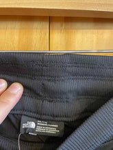 Load image into Gallery viewer, Size XXL The North Face Black Women&#39;s Capris
