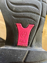 Load image into Gallery viewer, Shoe Size 7 Ariat Cowboy Boots
