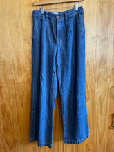 Load image into Gallery viewer, Size 26 Madewell Denim Women&#39;s Jeans
