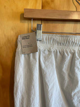 Load image into Gallery viewer, Size Medium Nike Cream Women&#39;s Sweatpants
