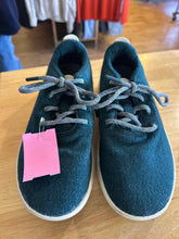 Load image into Gallery viewer, Shoe Size 8 All Birds Casual Shoes
