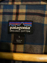 Load image into Gallery viewer, Size Large Patagonia Men's Flannel
