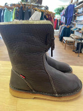 Load image into Gallery viewer, Shoe Size 39 Duck Feet Brown Boots
