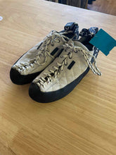 Load image into Gallery viewer, Five Ten Women's 9 Shoes
