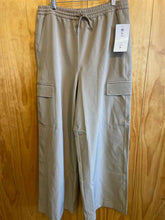 Load image into Gallery viewer, Size M Athleta Khaki Women's Pants
