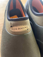 Load image into Gallery viewer, Women's Shoe Size 8 Muck Boot Co. Black Shoes
