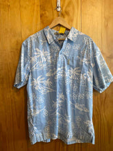 Load image into Gallery viewer, Size L Columbia Men's Short Sleeve Shirt
