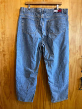 Load image into Gallery viewer, Size 44 Tommy Hilfiger Men&#39;s Jeans
