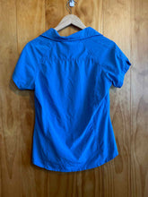 Load image into Gallery viewer, Size Medium The North Face Blue Women's Short Sleeve Shirt
