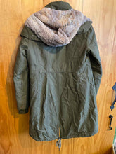 Load image into Gallery viewer, Women Size M Madison Expedition Olive Women&#39;s Jacket
