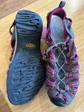 Load image into Gallery viewer, Shoe Size 11 Keen Pink Sandals
