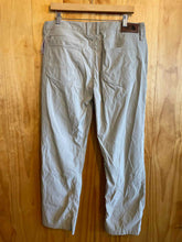 Load image into Gallery viewer, Size 35 The North Face Men's Hiking Pants

