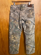 Load image into Gallery viewer, Size 36x32 Wrangler Men&#39;s Pants
