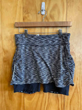 Load image into Gallery viewer, Size S Athleta B&amp;W Skort
