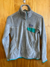 Load image into Gallery viewer, Size S Patagonia Grey Women&#39;s Fleece Sweatshirt
