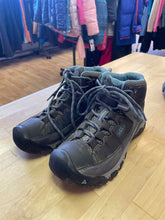 Load image into Gallery viewer, Shoe Size 6 Keen Hiking Boots
