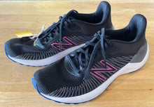 Load image into Gallery viewer, Shoe Size 8 New Balance Black Running Shoes
