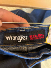 Load image into Gallery viewer, Size 42x30 Wrangler Men's Jeans

