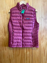 Load image into Gallery viewer, Size Large Patagonia Magenta Women&#39;s Vest
