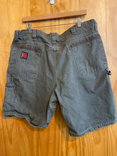 Load image into Gallery viewer, Size 40 Wrangler Men's Shorts
