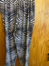 Load image into Gallery viewer, Size XL Zubaz Men's Pants
