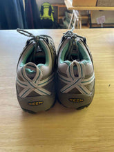 Load image into Gallery viewer, Shoe Size 9.5 Keen Brown Hiking Shoes

