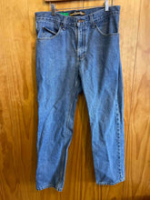 Load image into Gallery viewer, Size 33 Lee Men's Pants
