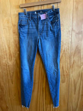 Load image into Gallery viewer, Size 6 Kut Blue Women's Jeans
