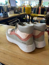 Load image into Gallery viewer, Shoe Size 7.5 Sorel Pink Boots
