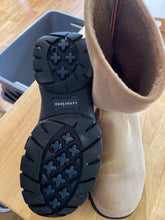 Load image into Gallery viewer, Women's Shoe Size 9 Lands End Tan Boots
