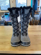 Load image into Gallery viewer, Shoe Size 8 Sorel Grey Women&#39;s Winter Boots
