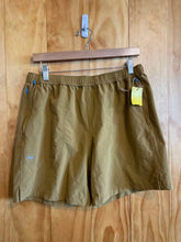 Load image into Gallery viewer, Size Large Janji Men's Shorts
