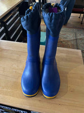 Load image into Gallery viewer, Shoe Size 4 Lands End Blue Rain Boots
