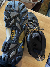 Load image into Gallery viewer, 10.5 Keen Men's Hiking Boots
