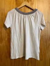 Load image into Gallery viewer, Size XS Eddie Bauer Cream Women&#39;s Short Sleeve Shirt

