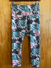Load image into Gallery viewer, Size M Nike Pink Women's Capris
