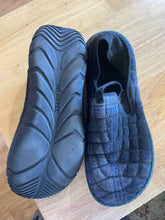 Load image into Gallery viewer, 8 Merrell Men's Slippers
