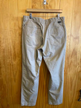 Load image into Gallery viewer, Size 34 The North Face Men's Pants
