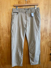 Load image into Gallery viewer, Size 36 Carhartt Men's Pants
