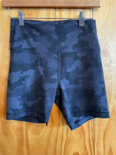 Load image into Gallery viewer, Size 8 Lululemon Black Women's Shorts
