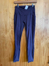 Load image into Gallery viewer, Size 6 Lululemon Purple Women&#39;s Leggings
