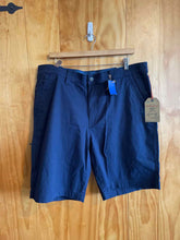 Load image into Gallery viewer, Size 38 Weatherproof Men&#39;s Shorts
