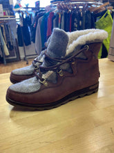 Load image into Gallery viewer, Shoe Size 8 Sorel Brown Boots
