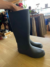 Load image into Gallery viewer, Shoe Size 9 EveryWear Grey Rain Boots
