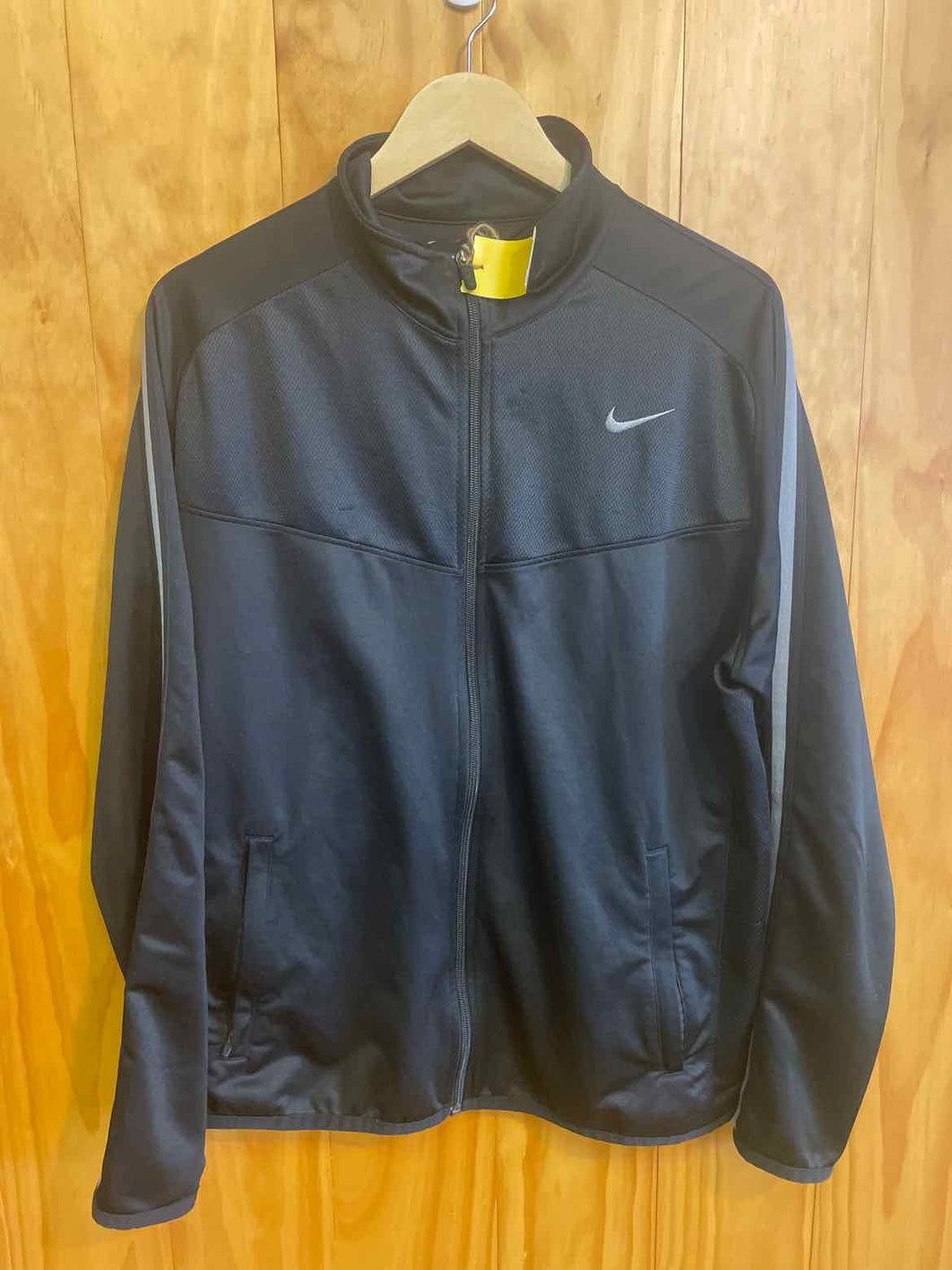 Size L Nike Men's Light Jacket