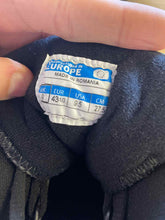 Load image into Gallery viewer, Salomon 9.5 Cross Country Ski Boots
