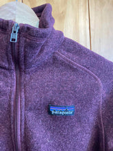 Load image into Gallery viewer, Size Medium Patagonia Purple Women's Fleece Sweatshirt
