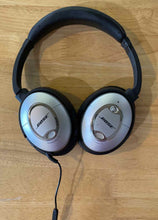 Load image into Gallery viewer, Bose Headphones
